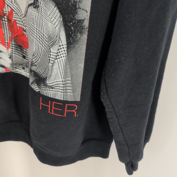 H.E.R. Crew Neck Roses & Girl Graphic Classic Pullover Sweatshirt Black Size M - Picture 5 of 8